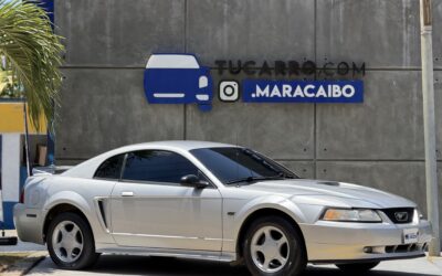 FORD MUSTANG 2000
